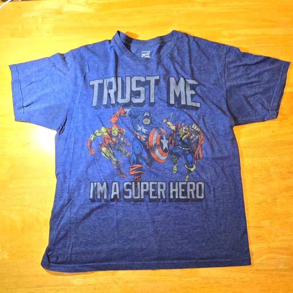 Marvel T Shirt MED Trust Me I'm a Super Hero Captain America Iron Man Thor